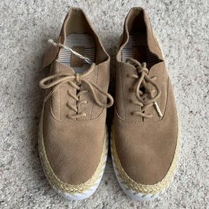 🆕 CREVO Camellia Sneaker size 10